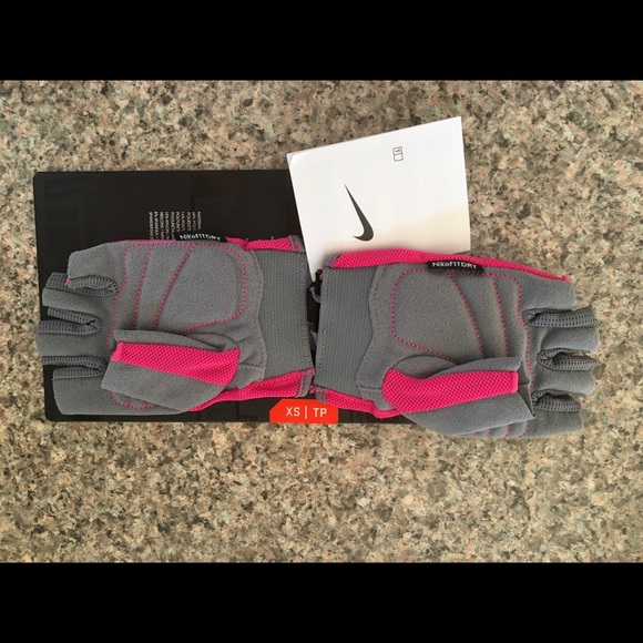 Nike Other - 🦄5/$55 NIKE / Women's fundamentals FITNESS GLOVES ⭐️NEW⭐️